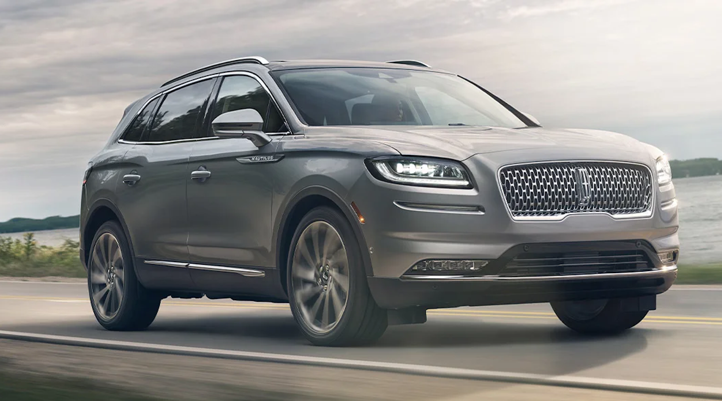 A Lincoln Nautilus on the road, likely without engine problems