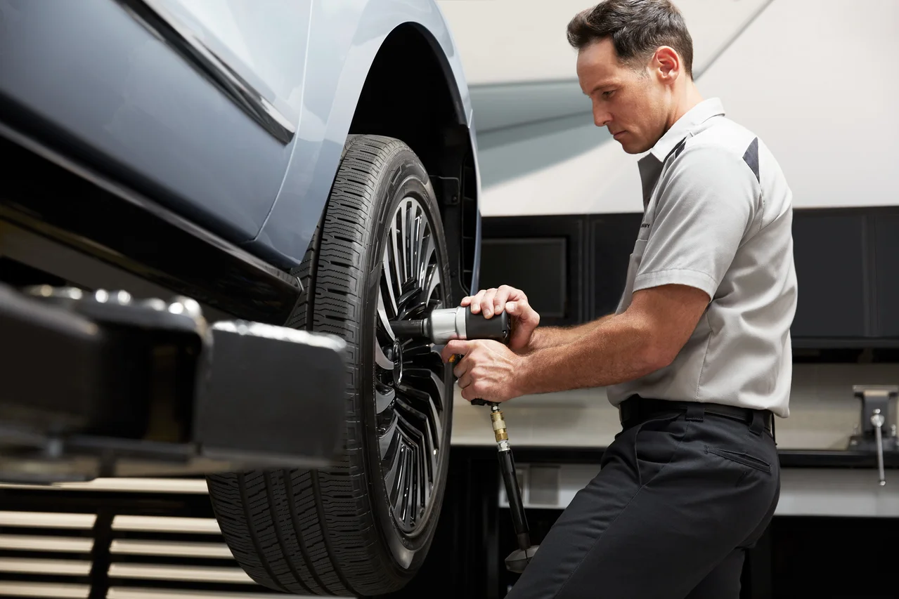 A Lincoln Technician changing a tire on a luxury vehicle
