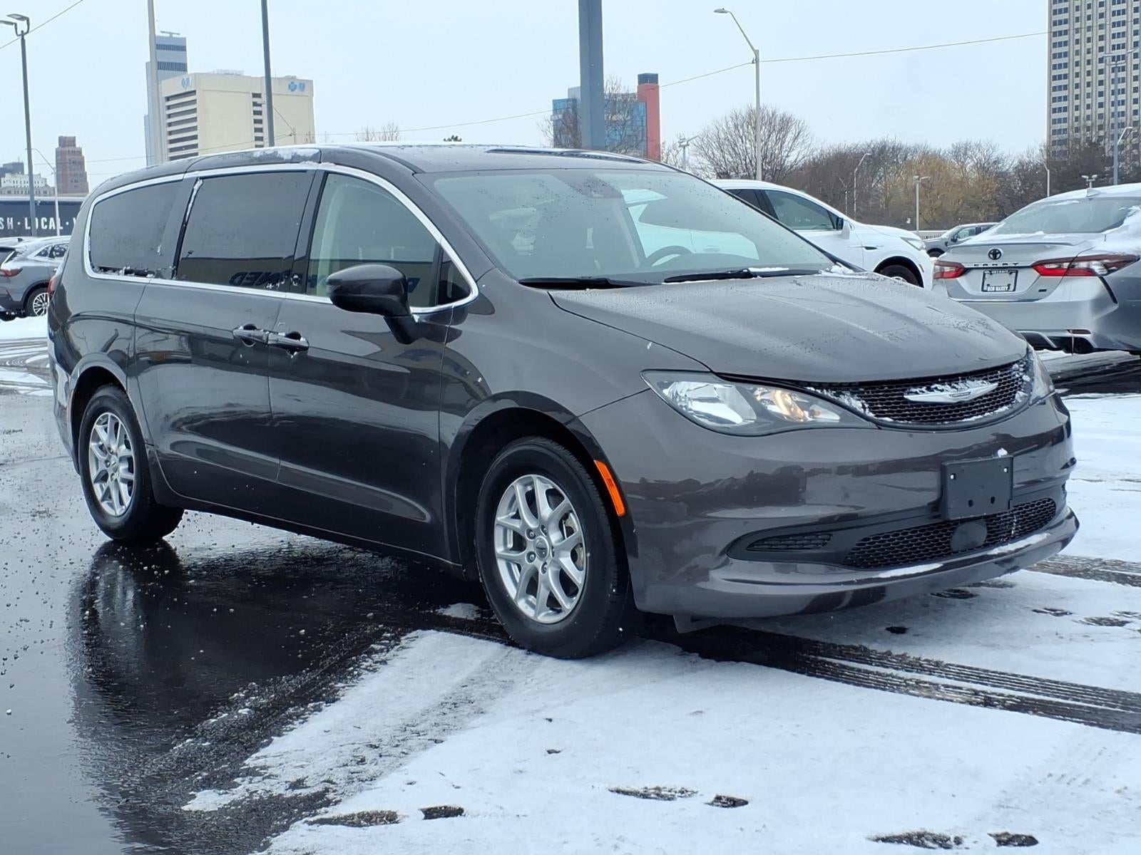 2023 Chrysler Voyager LX