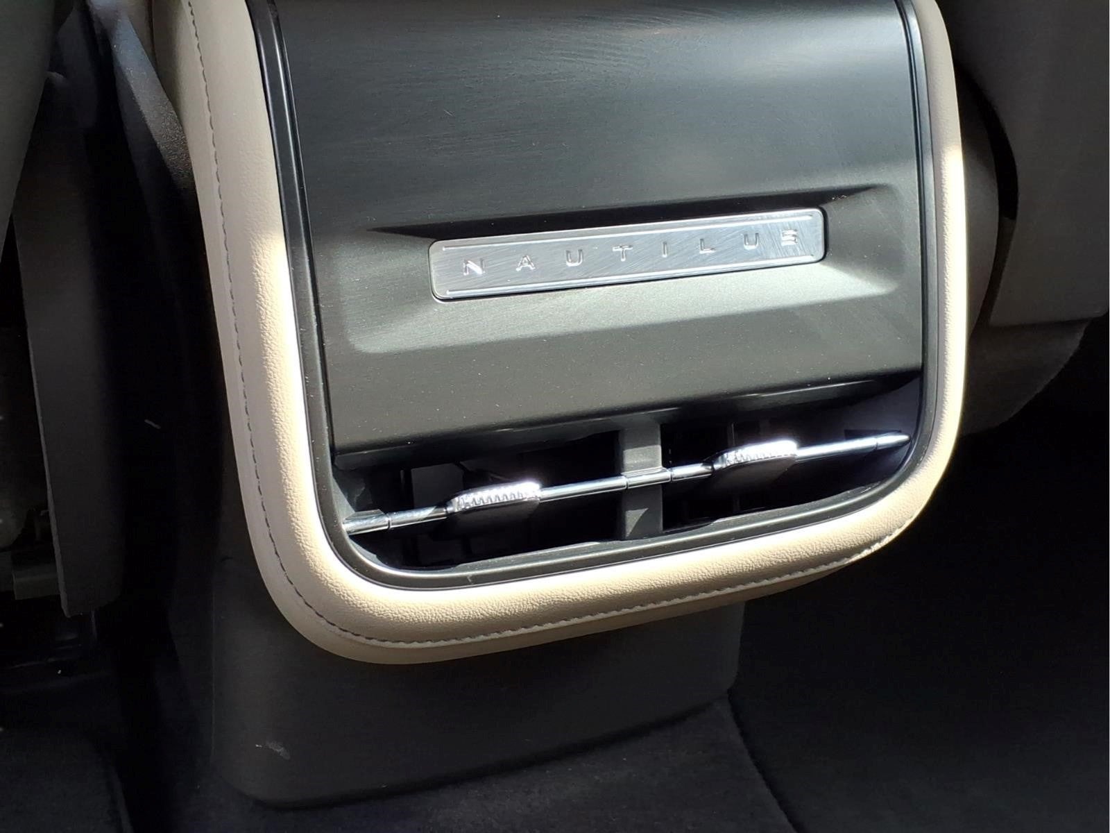 2024 Lincoln Nautilus Hybrid Premiere