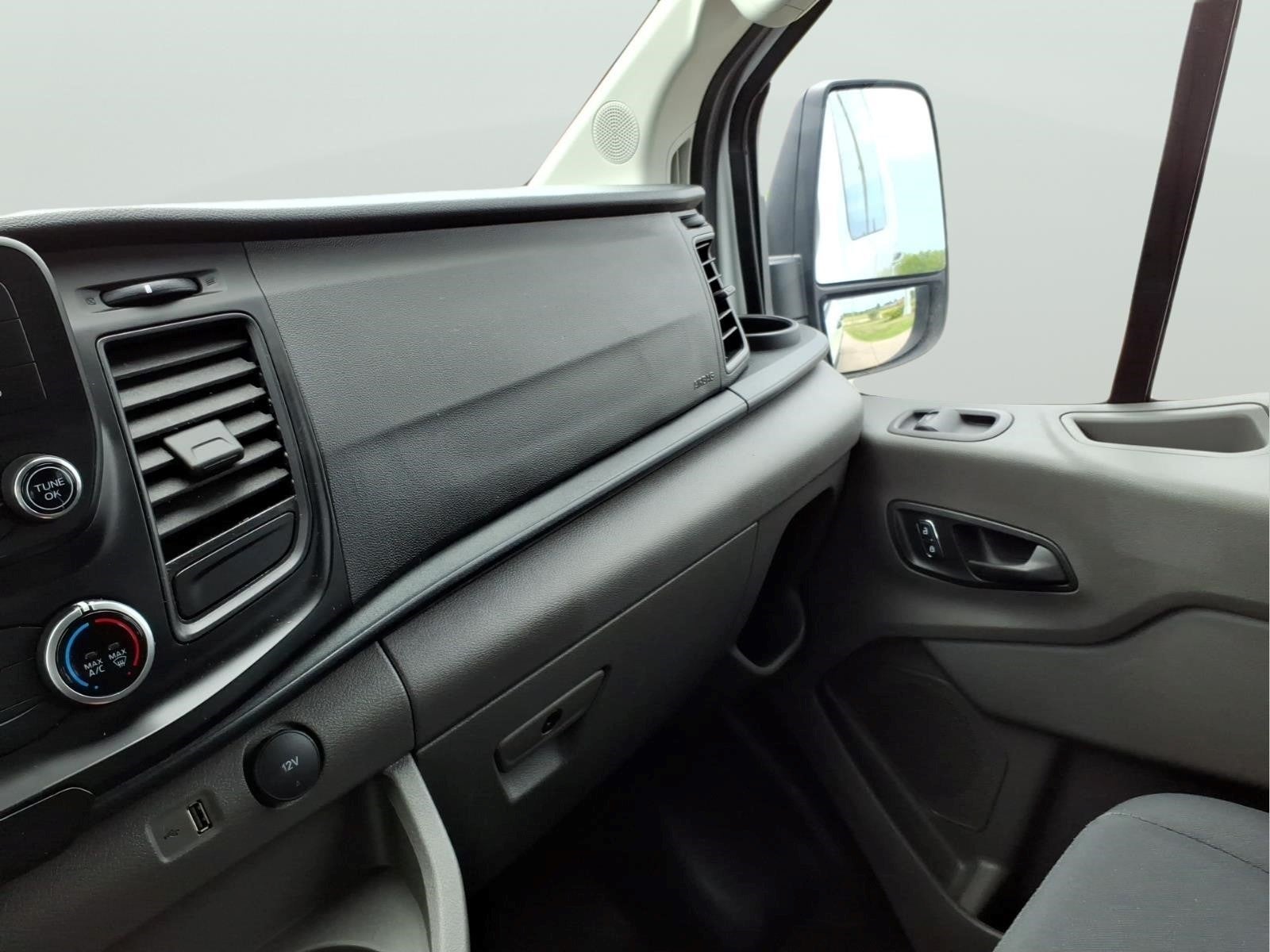 2025 Ford Transit Base