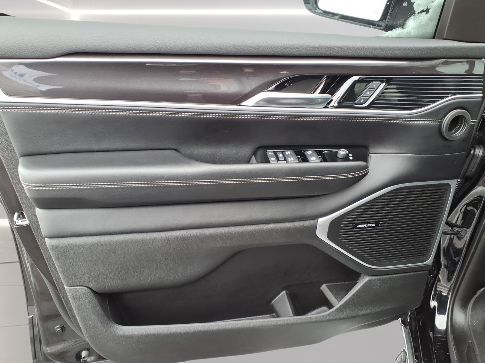 2023 Jeep Wagoneer Base