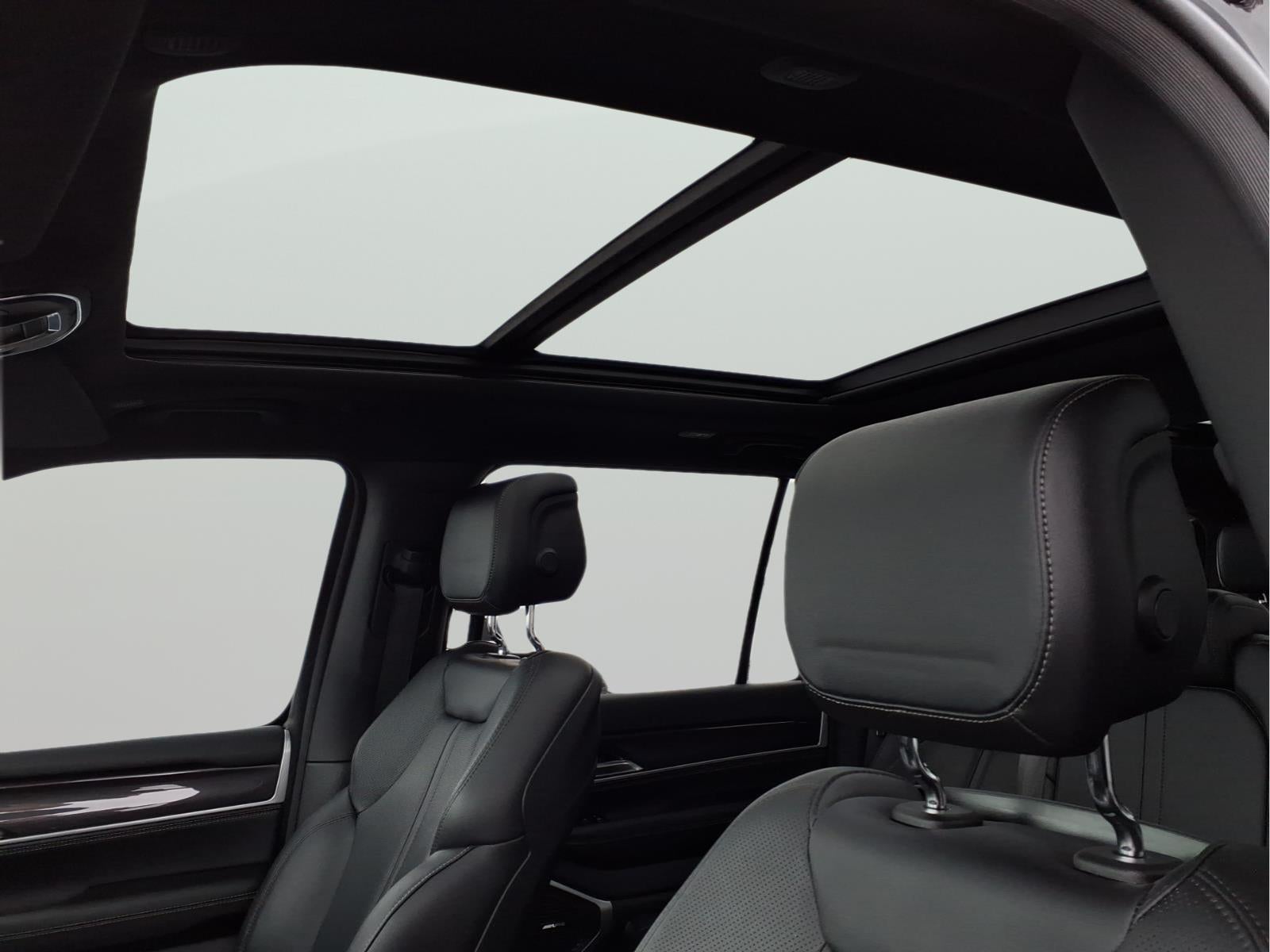 2023 Jeep Wagoneer Base