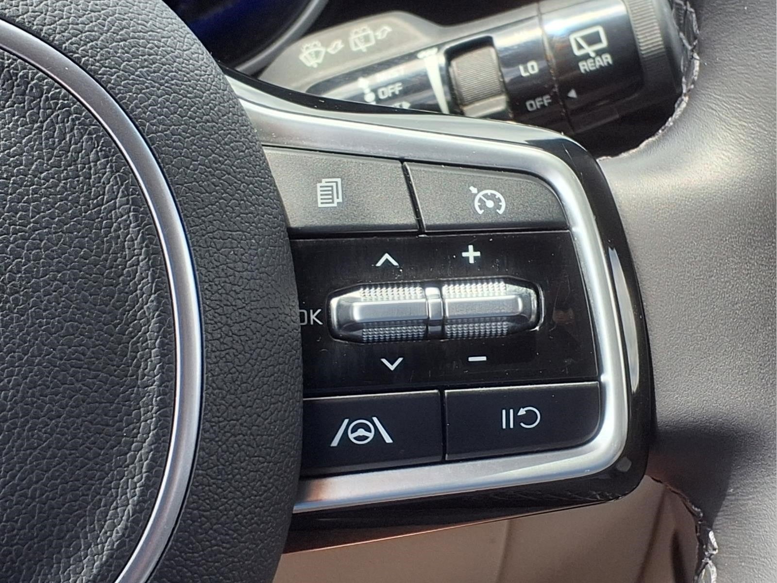 2023 Kia Carnival LX