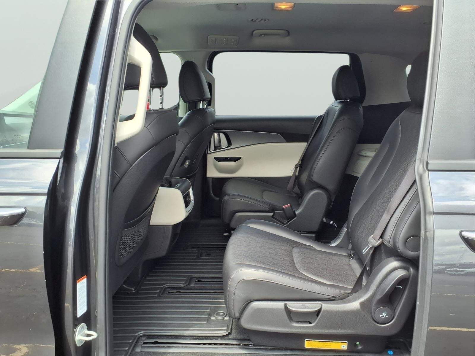2023 Kia Carnival LX
