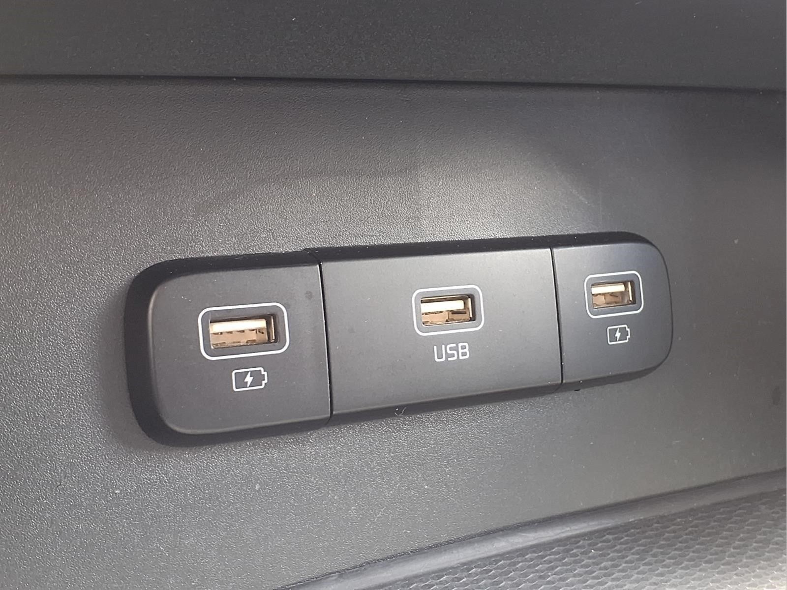 2023 Kia Carnival LX