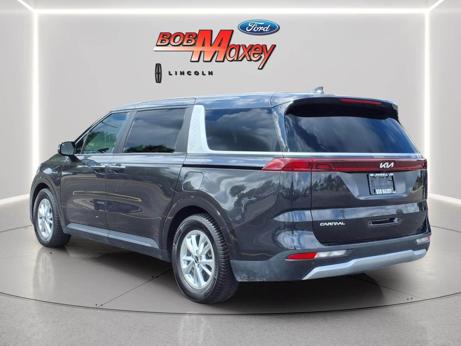 2023 Kia Carnival LX