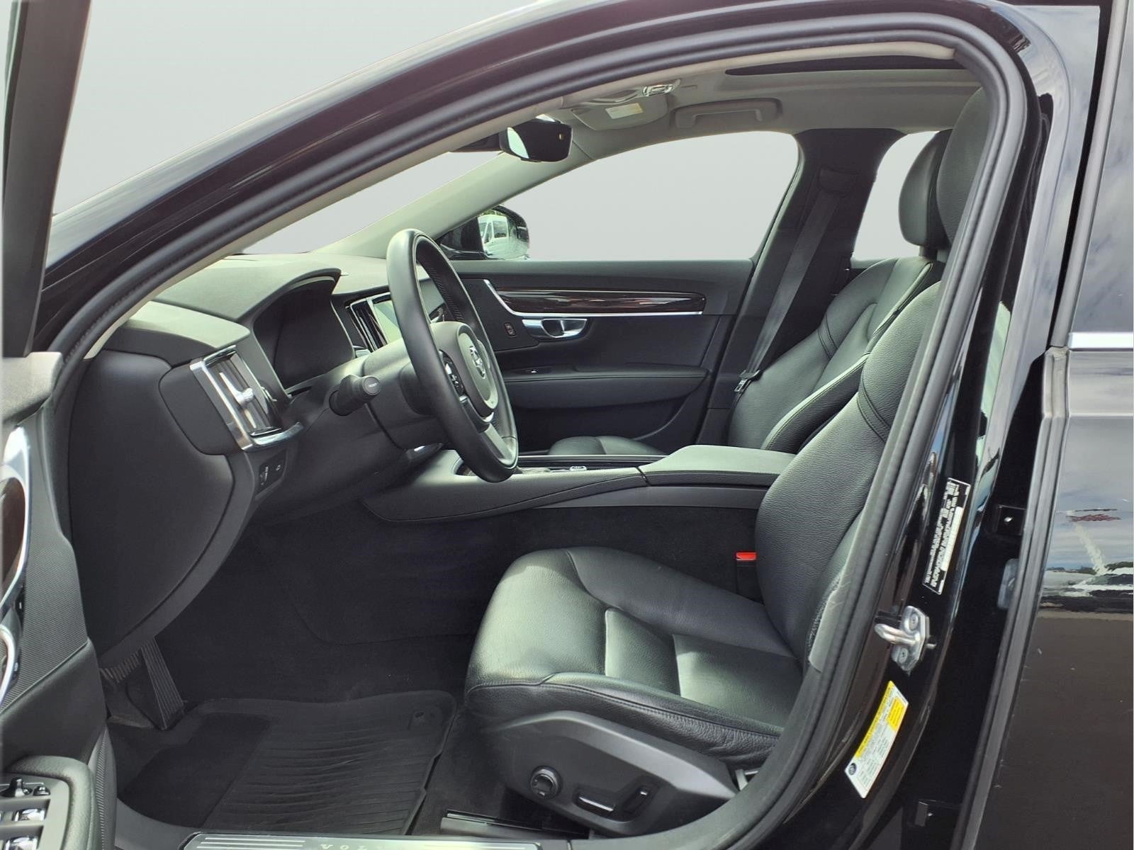 2019 Volvo S90 T6 Momentum