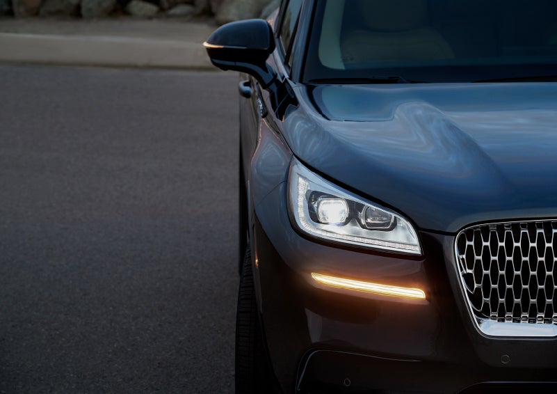 The turn signal on the front fascia is a bold sunset orange stroke of brilliance against a Flight Blue exterior | Bob Maxey Lincoln in Detroit MI