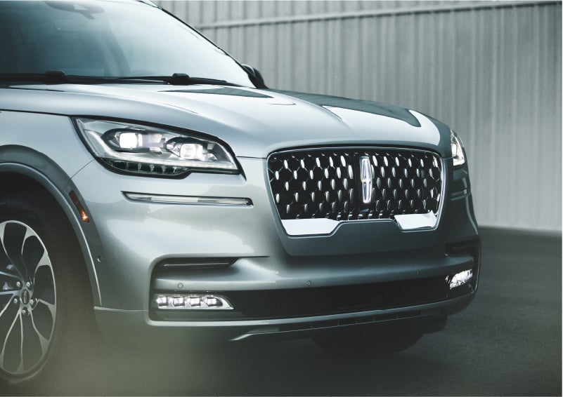 The available adaptive pixel LED headlamps of the 2023 Lincoln Aviator® SUV activated | Bob Maxey Lincoln in Detroit MI