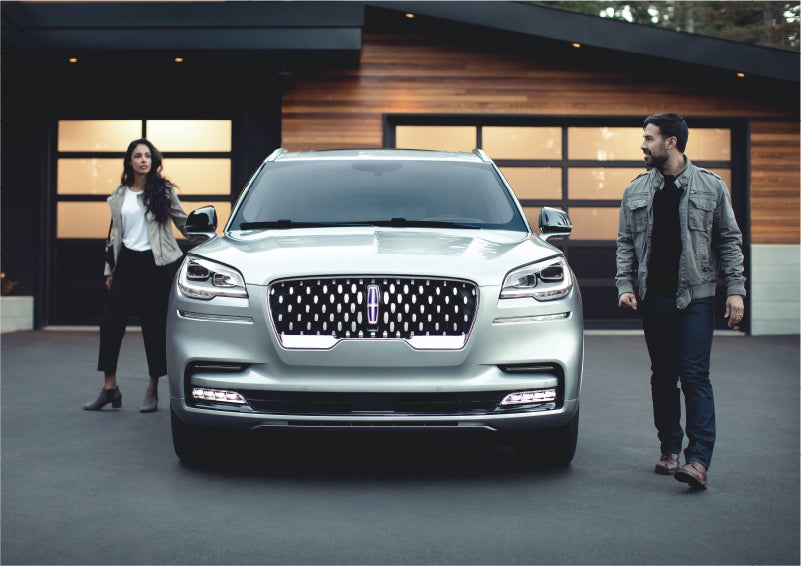 The sparkling grille of the 2023 Lincoln Aviator® Grand Touring model | Bob Maxey Lincoln in Detroit MI