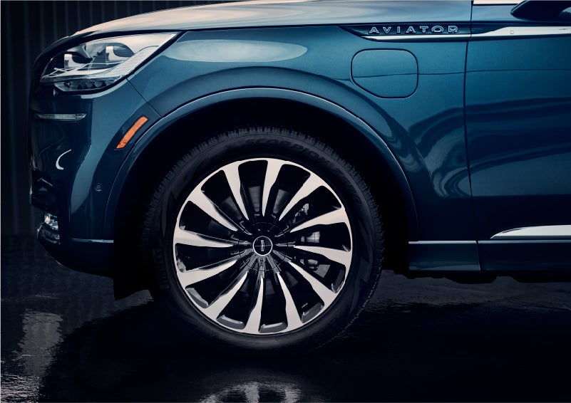 The 2023 Lincoln Aviator® Black Label Grand Touring model with unique 12-spoke wheel | Bob Maxey Lincoln in Detroit MI
