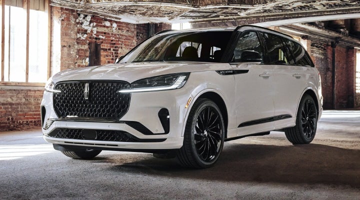A 2026 Lincoln Aviator® SUV is shown with the available Jet Appearance Package. | Bob Maxey Lincoln in Detroit MI