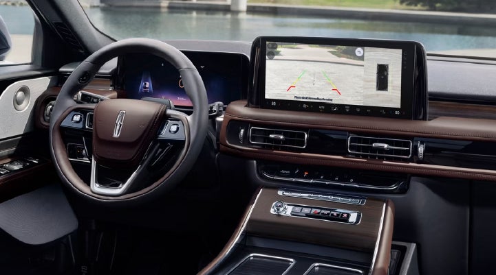 The backup camera of the 2027 Lincoln Aviator® SUV is displayed on screen. | Bob Maxey Lincoln in Detroit MI