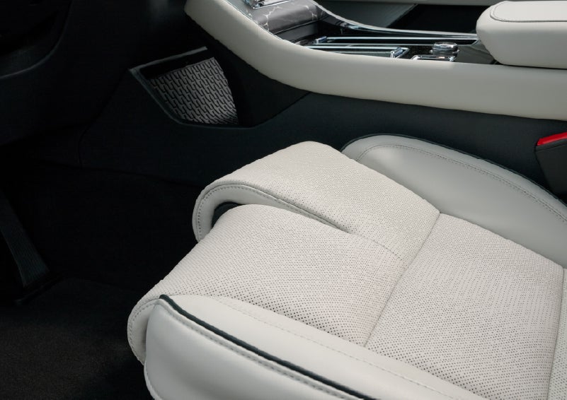 The front passenger Perfect Position seat is shown with the thigh extender adjusted.| Bob Maxey Lincoln in Detroit MI
